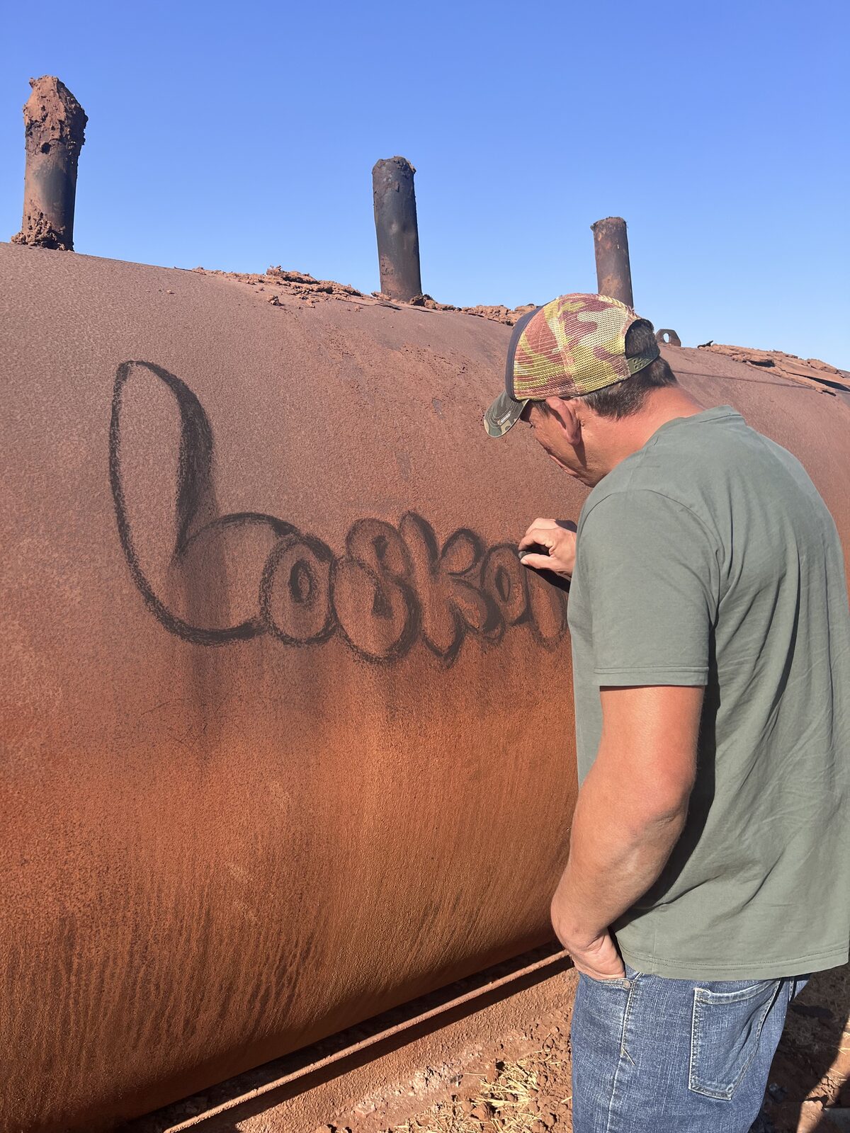 The Loskop name being painted onto a charcoal oven